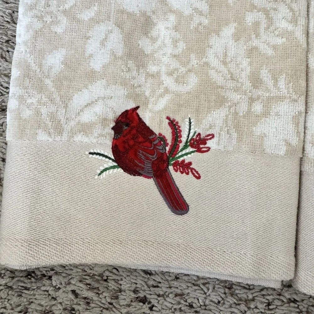ST Nicholas Square 2 hand Towels 26x16 with Cardinals Textured Cotton‎